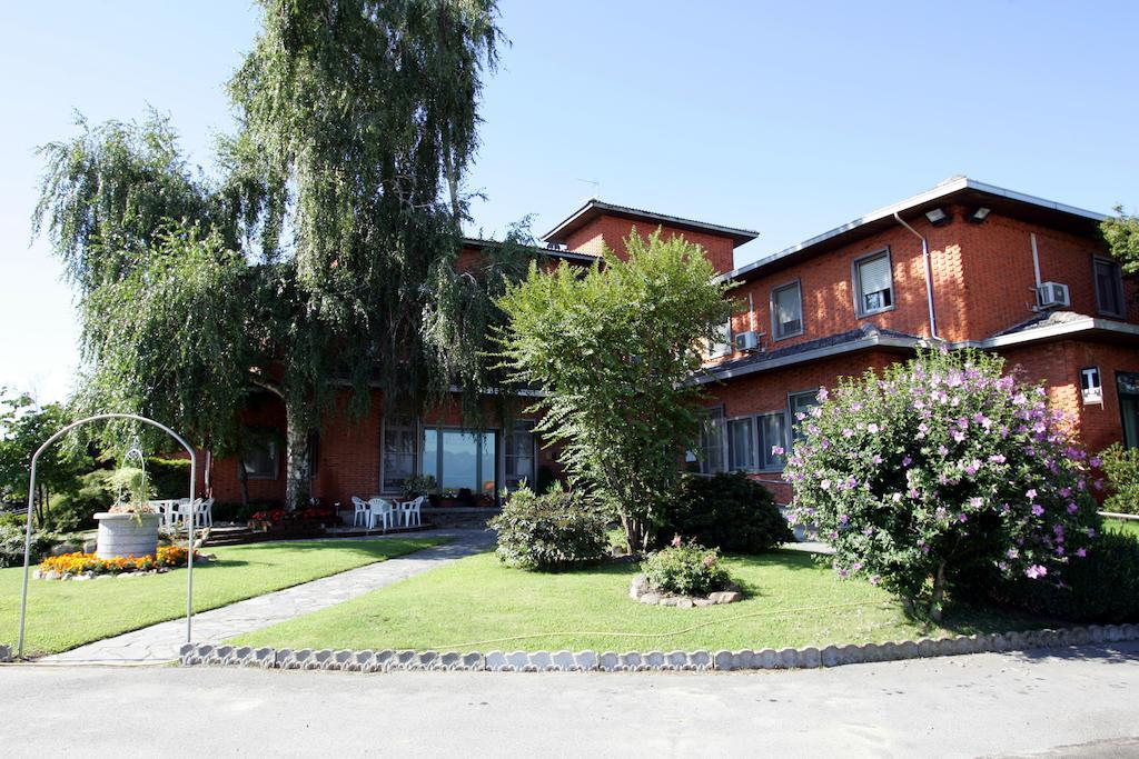 Hotel Ristorante Paladini Carisio Exterior foto